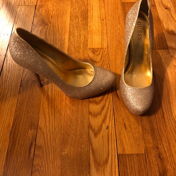 Sparkly gold Guess heels 👠 - Picture 3 of 6
